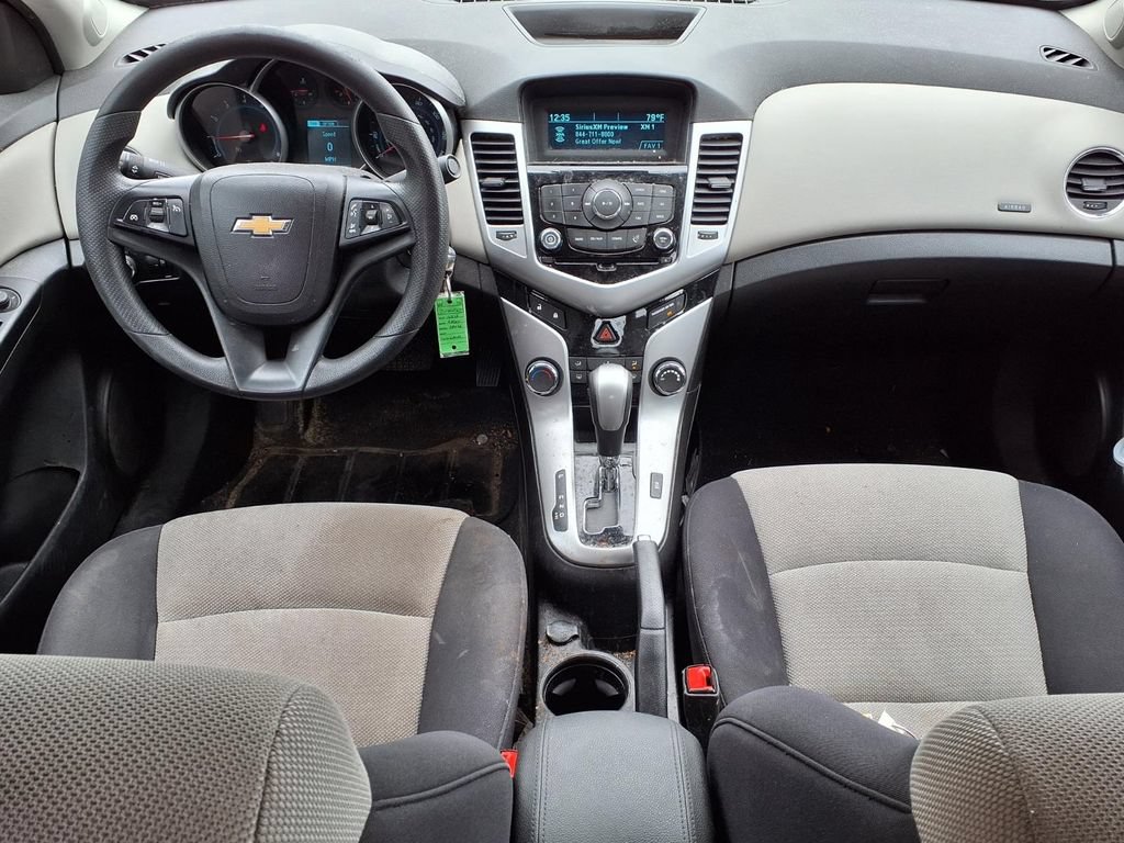 Used 2013 Chevrolet Cruze LS FWD image 9