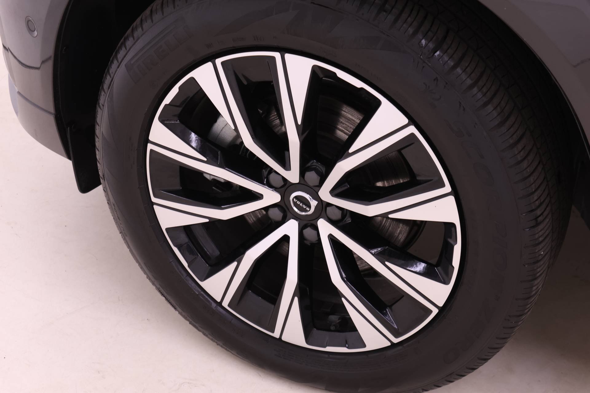 Certified 2024 Volvo XC60 B5 Plus image 9