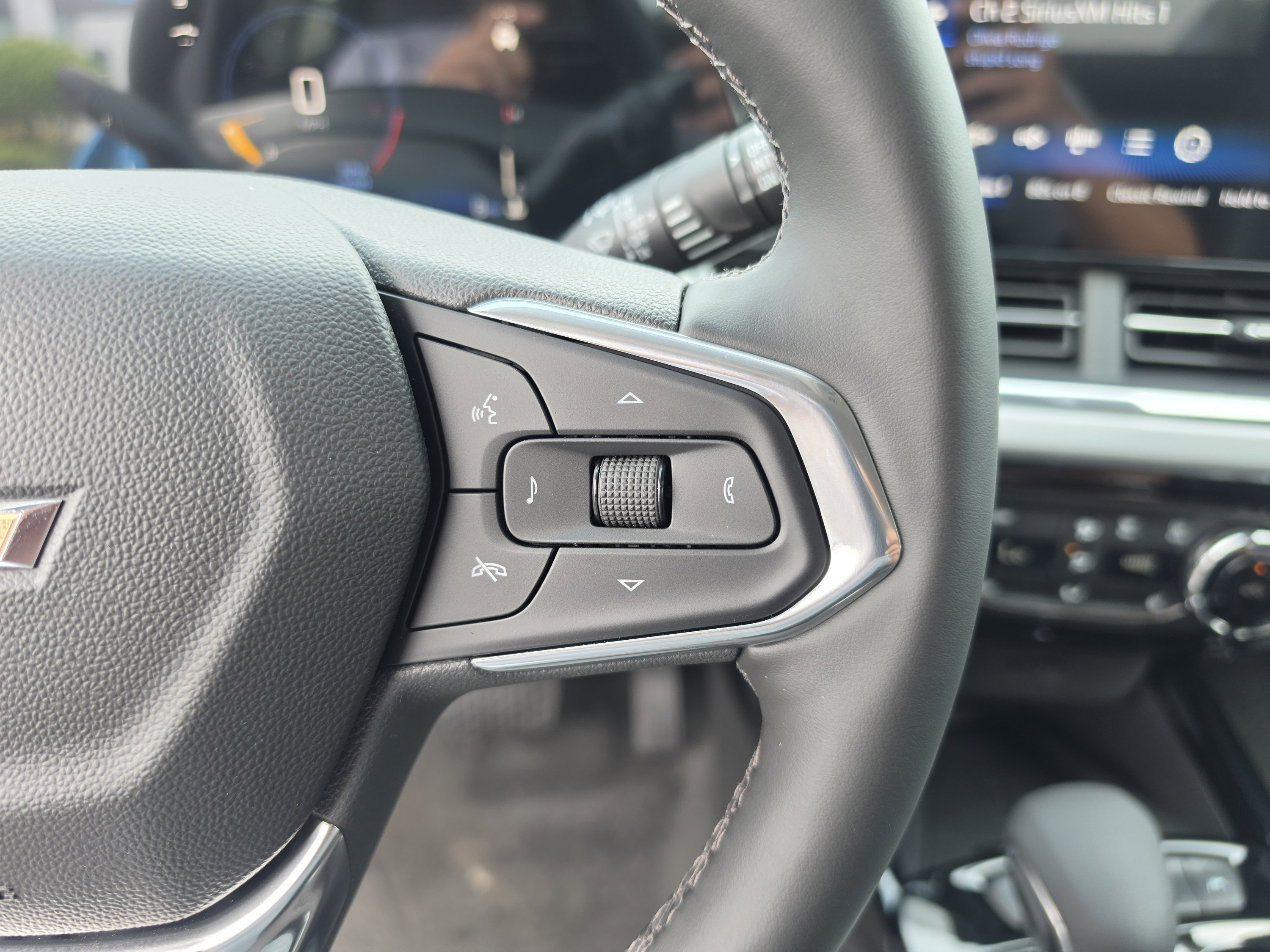 New 2026 Chevrolet Trax LT w/ Sunroof Package FWD image 34