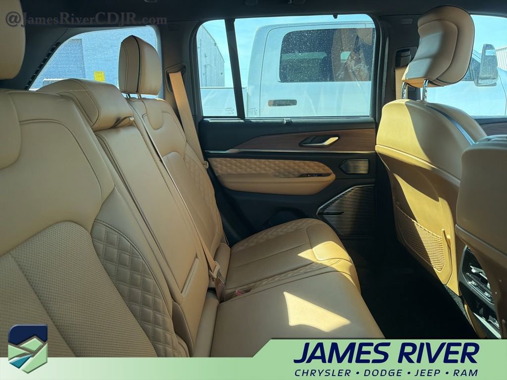 Used 2023 Jeep Grand Cherokee Summit w/ Advanced Protech Group IV image 10