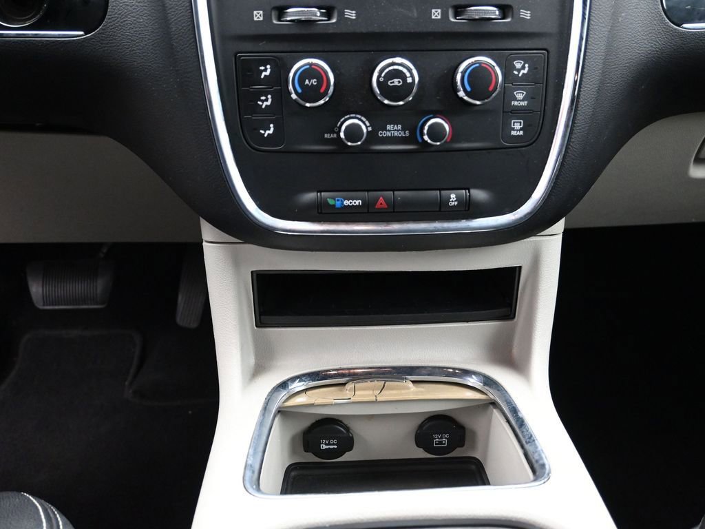 Used 2018 Dodge Grand Caravan SXT image 12