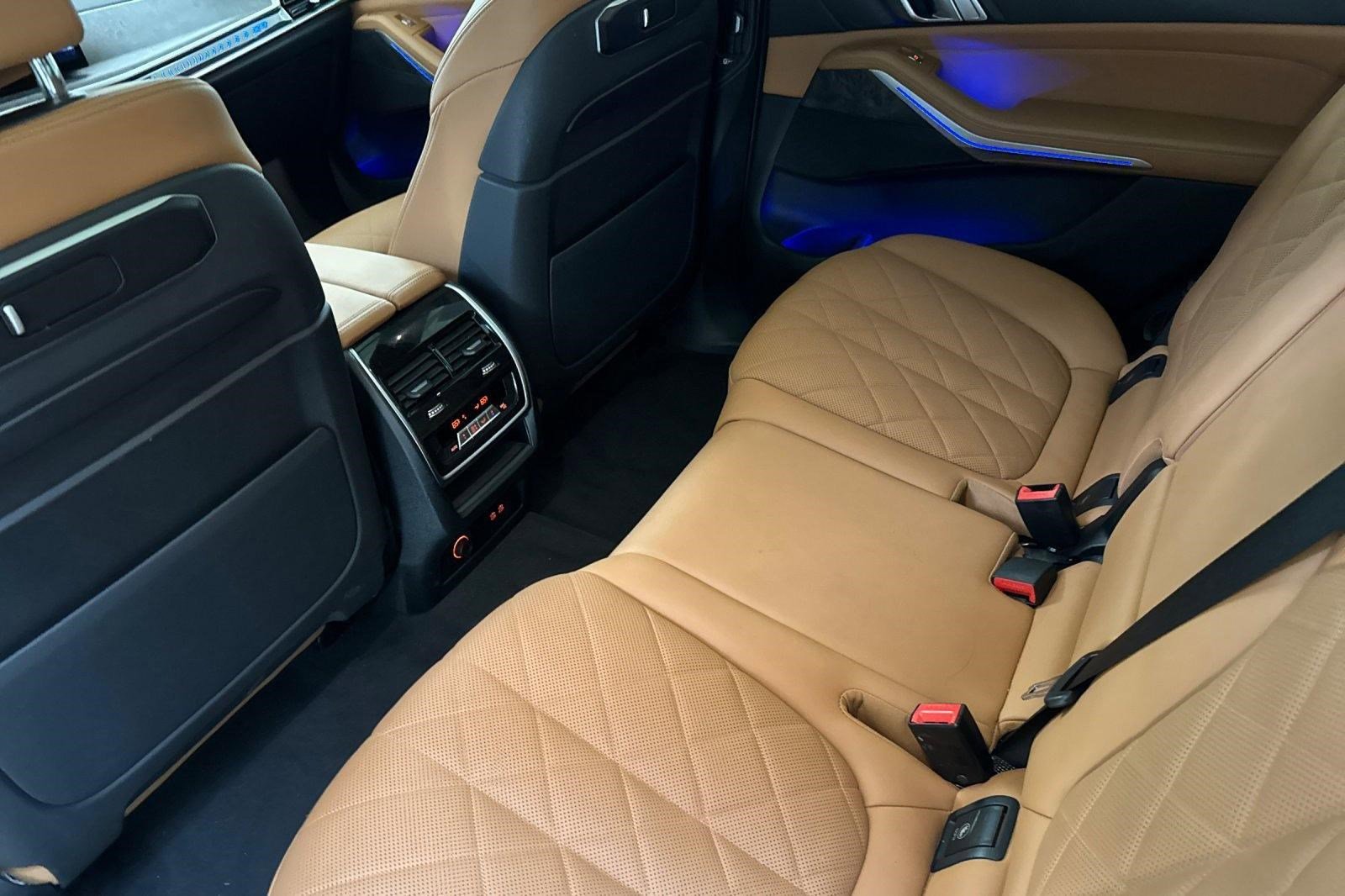 Used 2023 BMW X7 xDrive40i w/ M Sport Package image 15