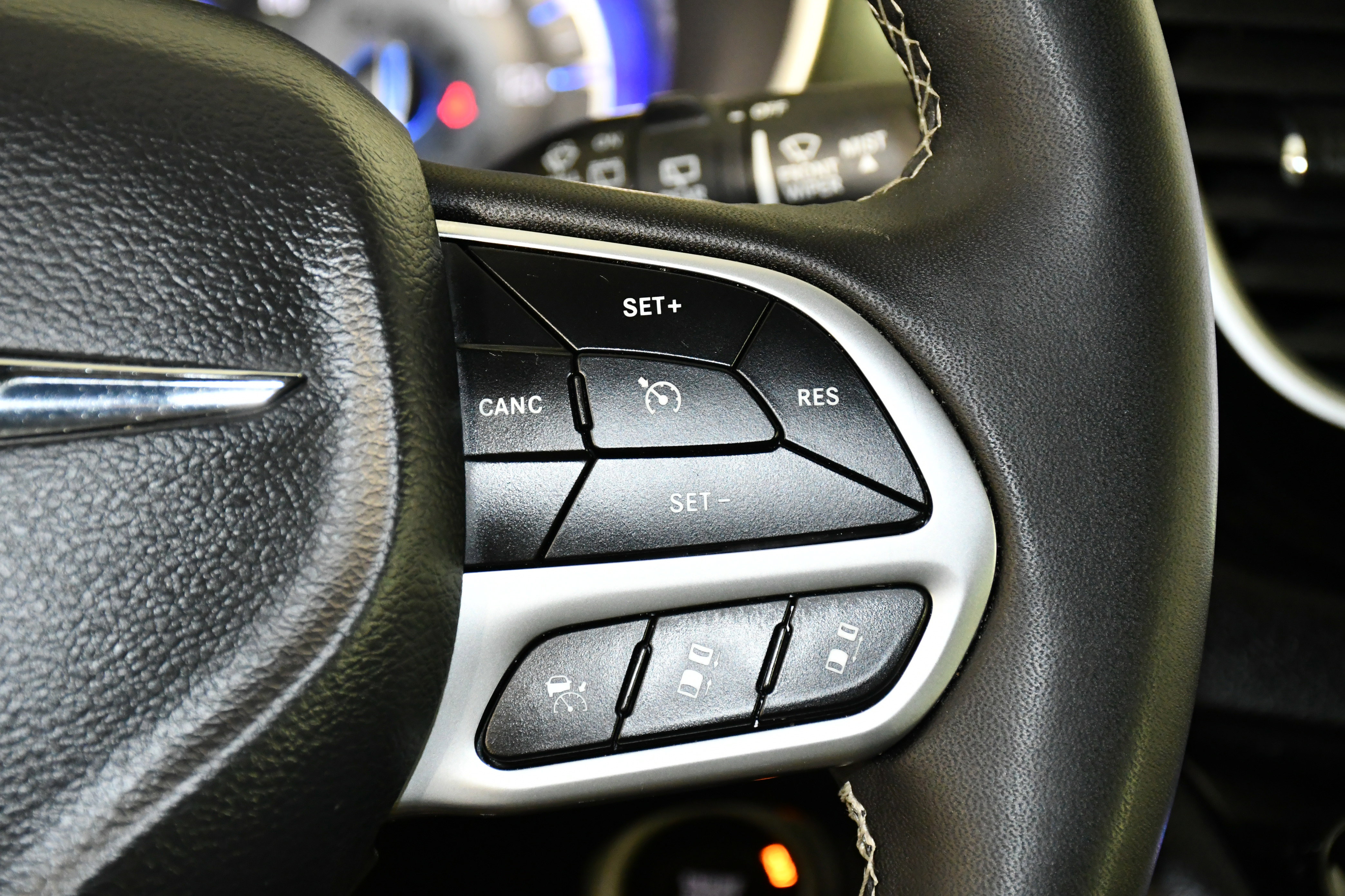 Used 2025 Chrysler Pacifica Select image 21