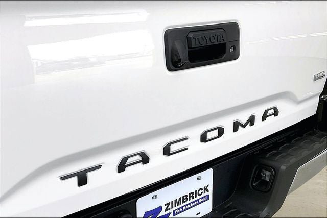 Used 2020 Toyota Tacoma SR5 AWD/4WD image 9