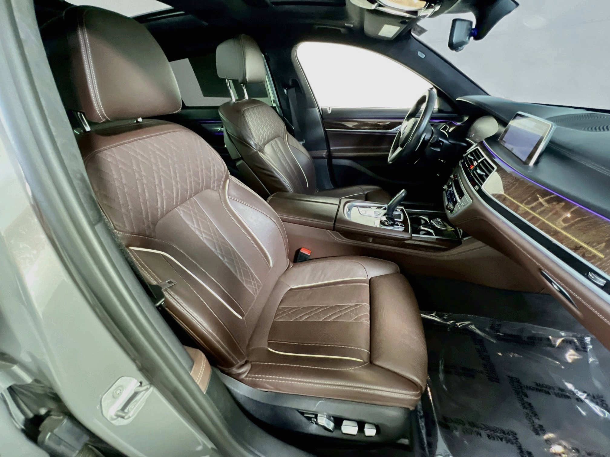 Used 2021 BMW 750i xDrive w/ Executive Package image 30
