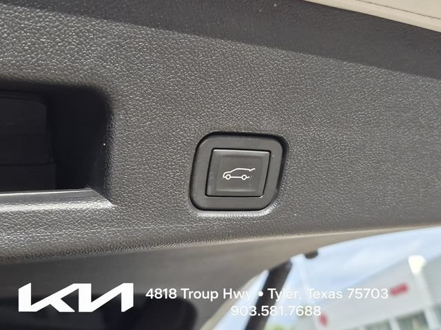 Used 2024 Chevrolet Traverse RS w/ LPO, Floor Liner Package AWD/4WD image 11