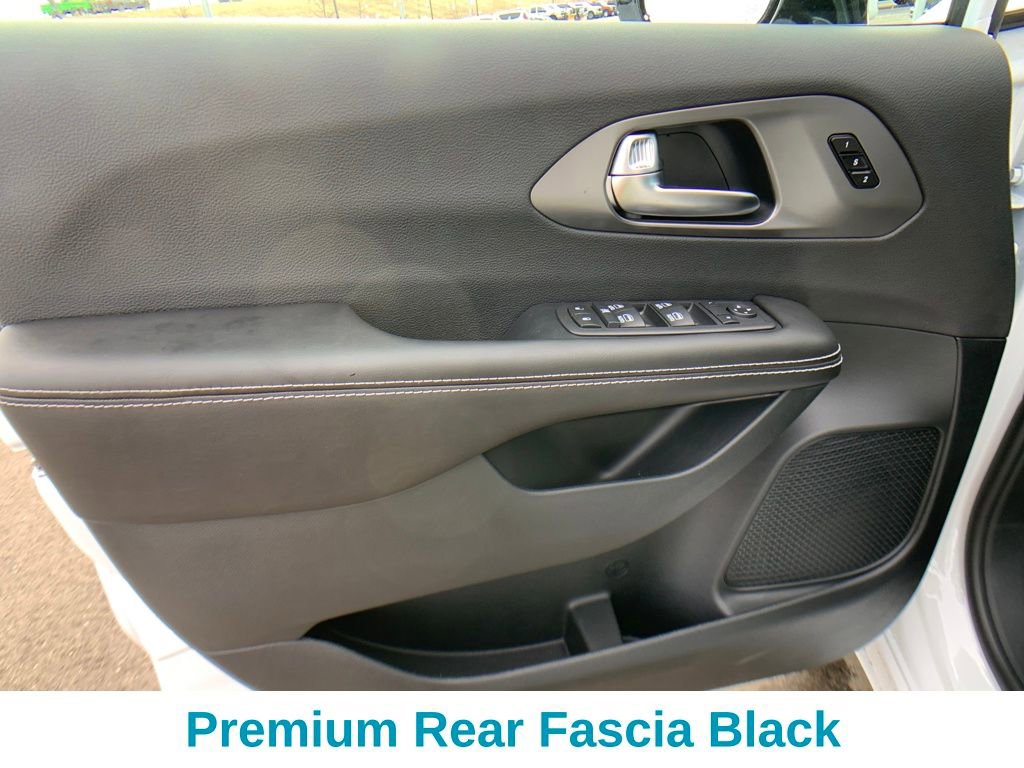 New 2026 Chrysler Pacifica Select w/ S Appearance Package AWD/4WD image 11