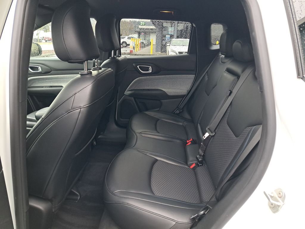 Used 2023 Jeep Compass Latitude image 14