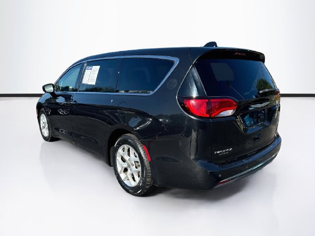 Used 2018 Chrysler Pacifica Touring Plus w/ Tire & Wheel Group FWD image 6