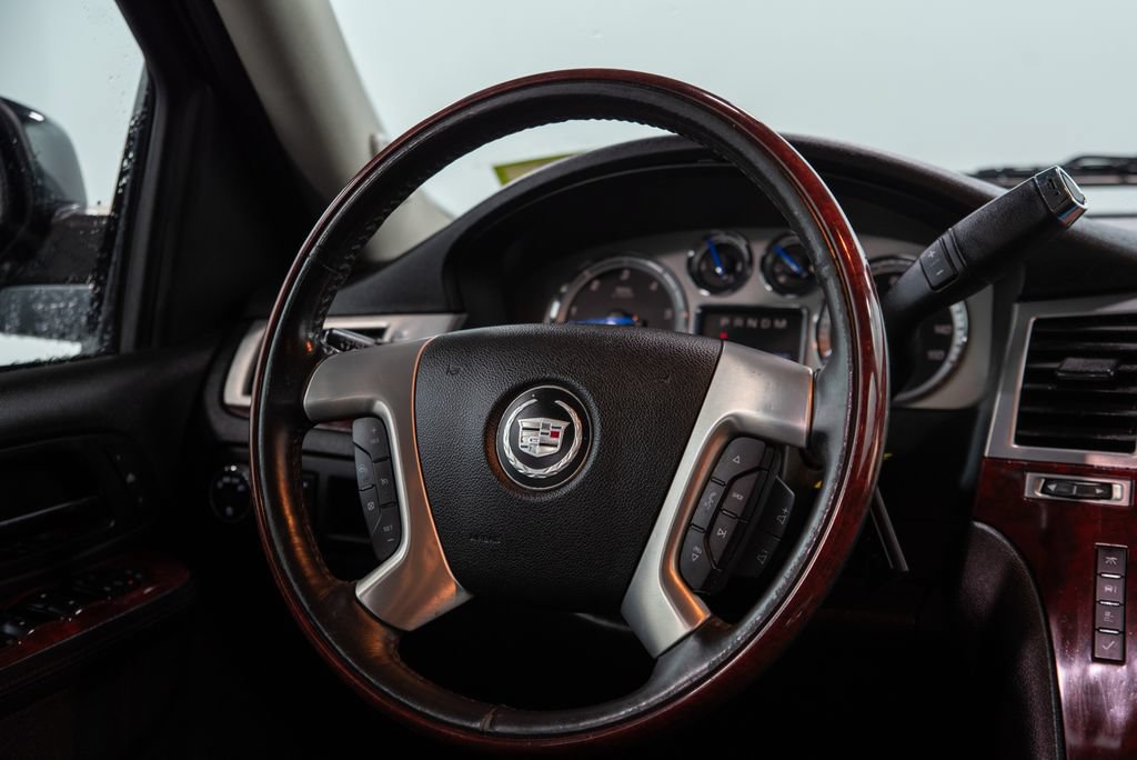 Used 2014 Cadillac Escalade Luxury AWD/4WD image 23