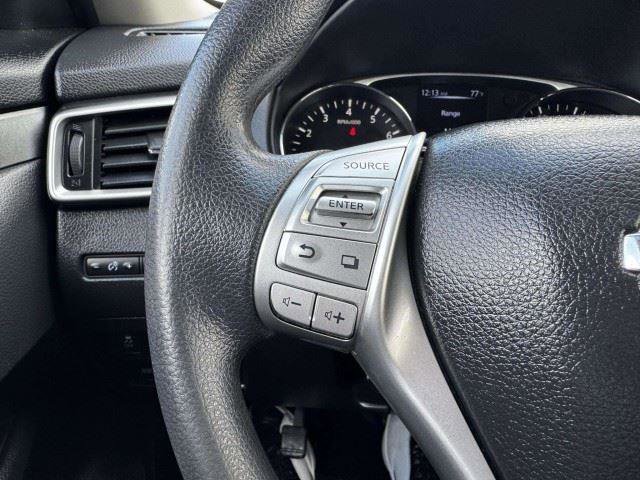 Used 2015 Nissan Rogue SV FWD image 27