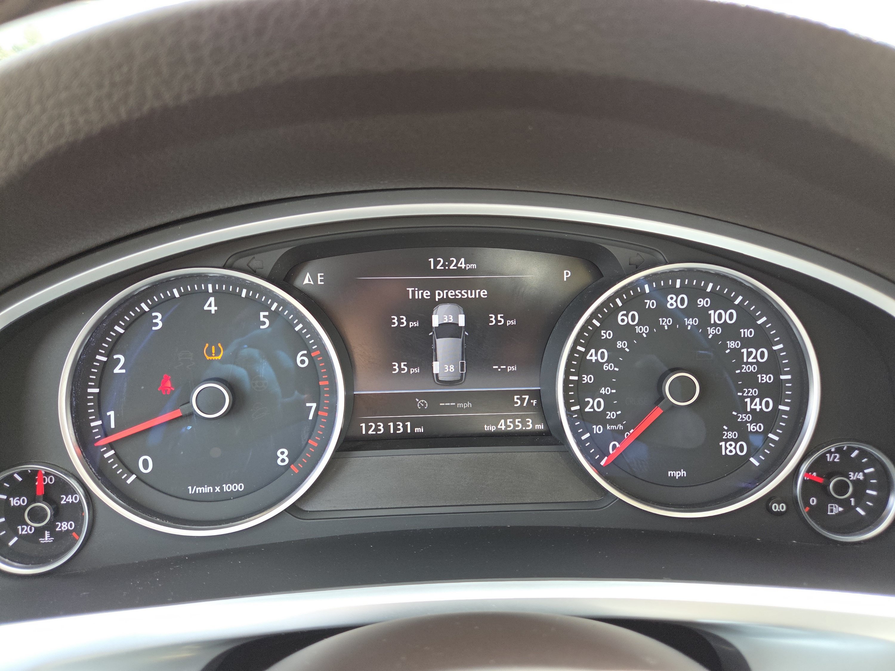 Used 2015 Volkswagen Touareg Executive AWD/4WD image 33