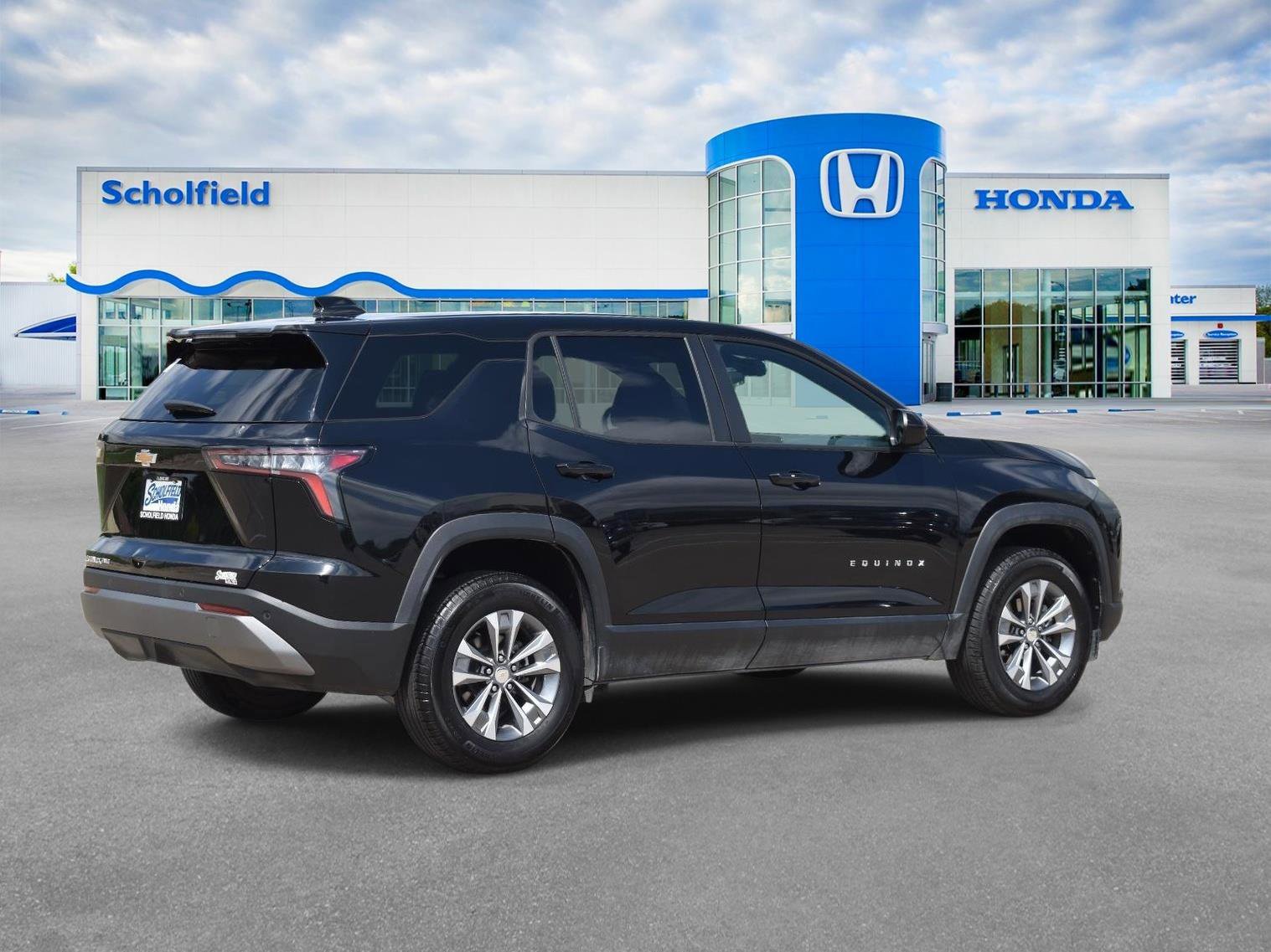 Used 2025 Chevrolet Equinox LT AWD/4WD image 3