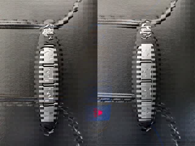 Used 2022 Nissan Rogue Sport SV image 34