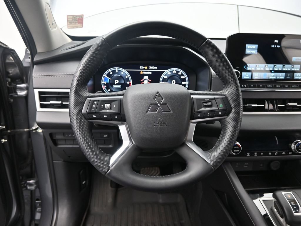 Used 2024 Mitsubishi Outlander SE image 35