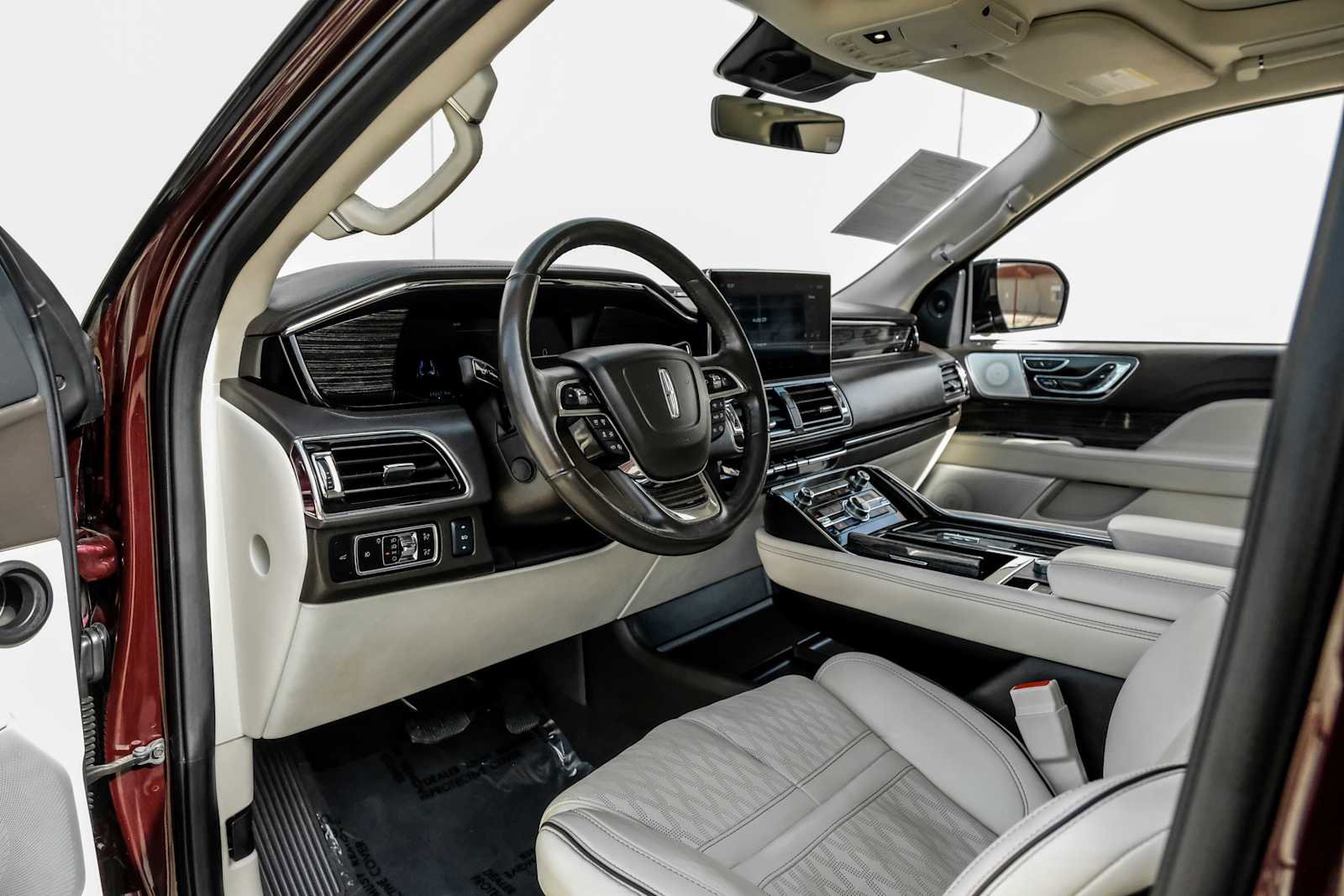 Used 2024 Lincoln Navigator Black Label AWD/4WD image 4