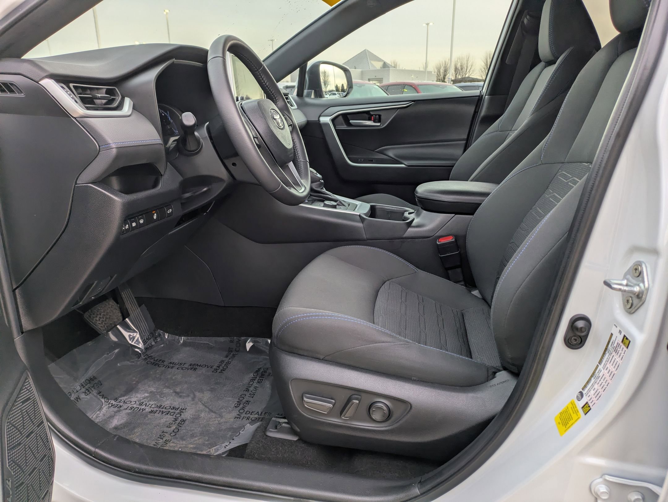 Used 2023 Toyota RAV4 SE w/ Convenience Package image 13