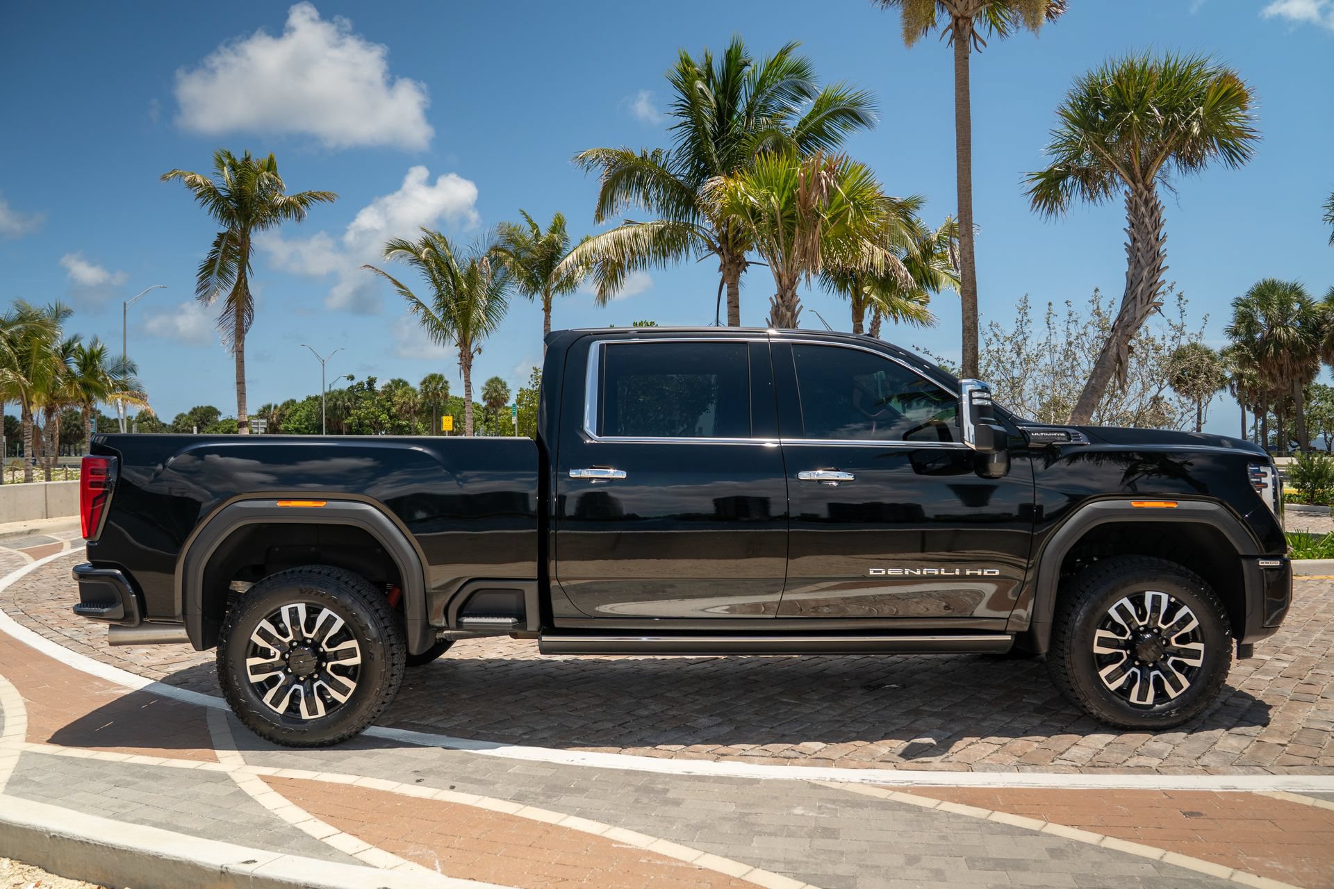 Used 2026 GMC Sierra 2500 Denali Ultimate AWD/4WD image 6