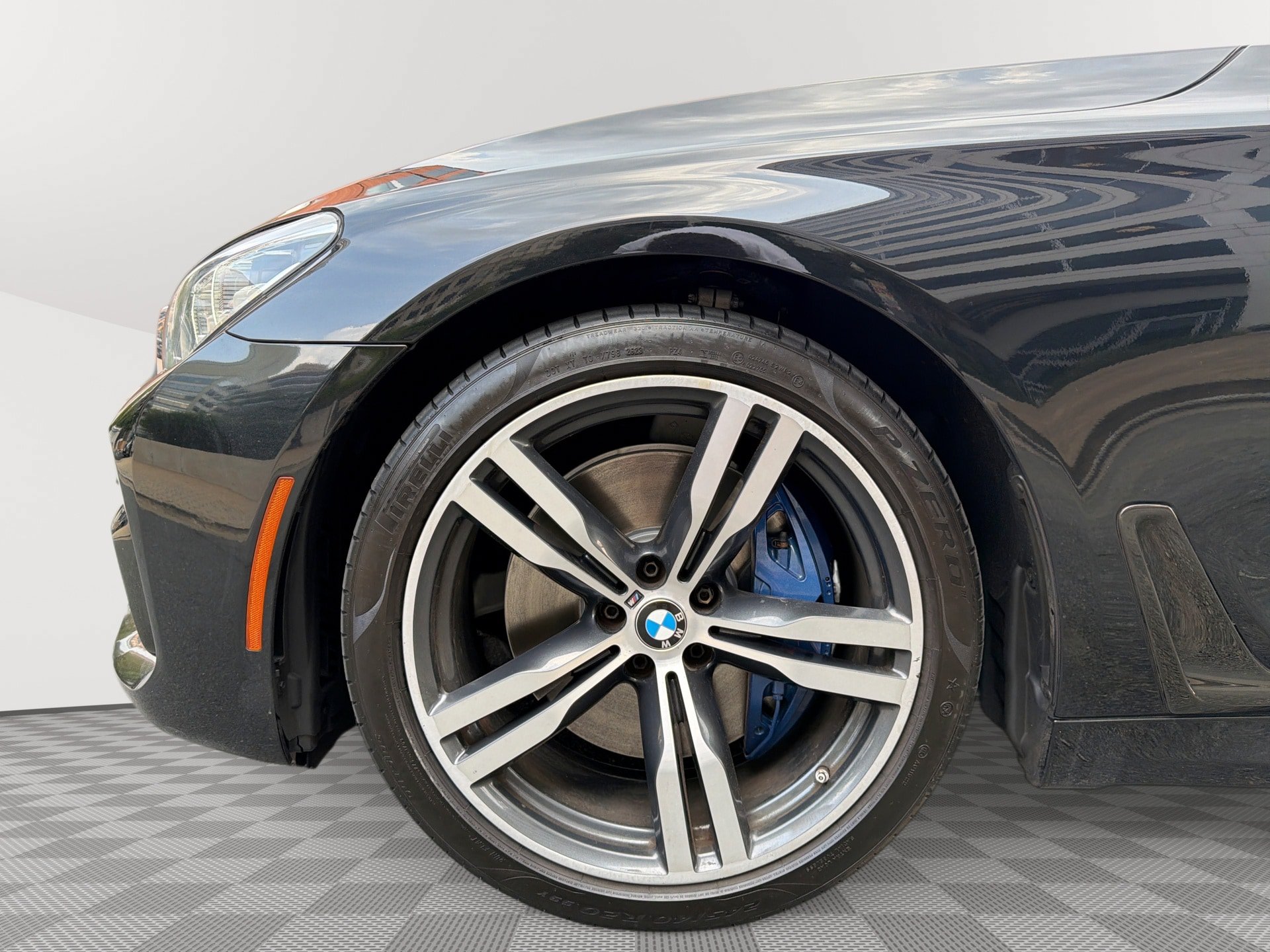 Used 2018 BMW 750i w/ Executive Package RWD image 19