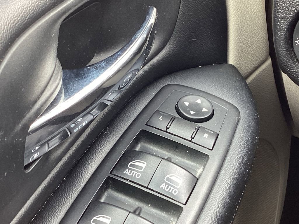 Used 2019 Dodge Grand Caravan SE w/ UConnect Hands-Free Group image 38