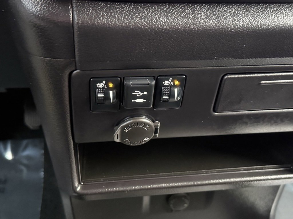 Used 2018 Toyota Sienna SE w/ Carpet Mat Package image 40