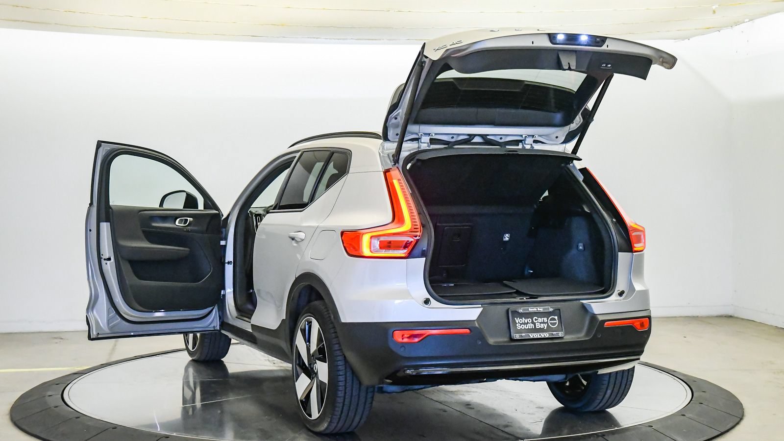 Certified 2023 Volvo XC40 Recharge Plus AWD/4WD image 25