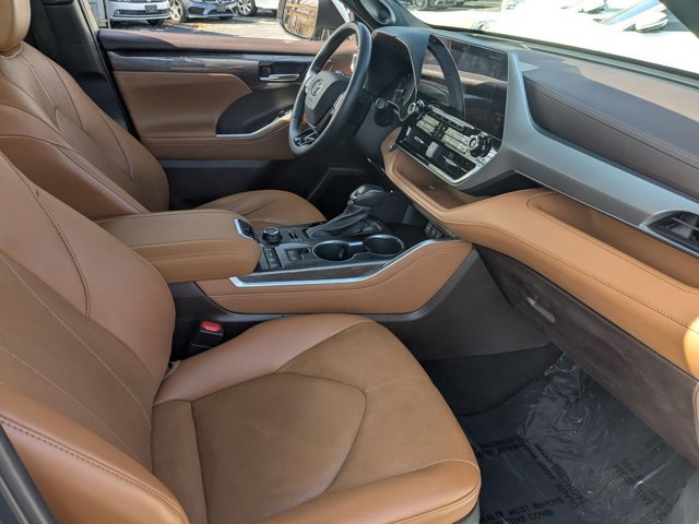 Used 2021 Toyota Highlander Platinum image 24