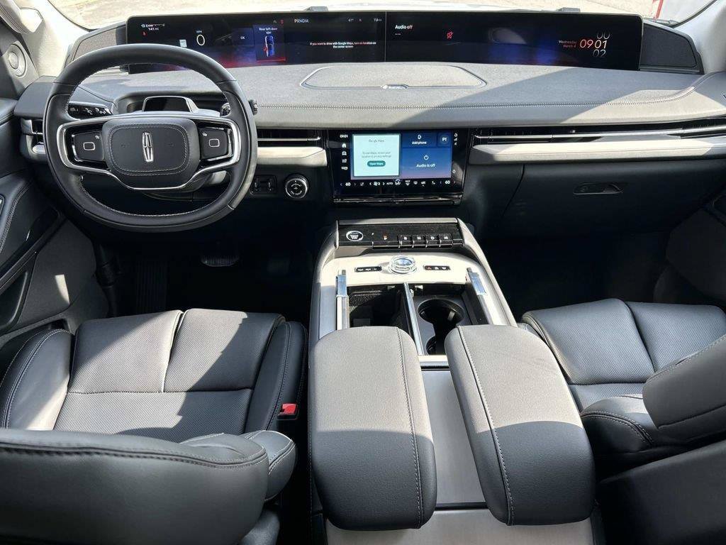 New 2026 Lincoln Navigator L Premier AWD/4WD image 11