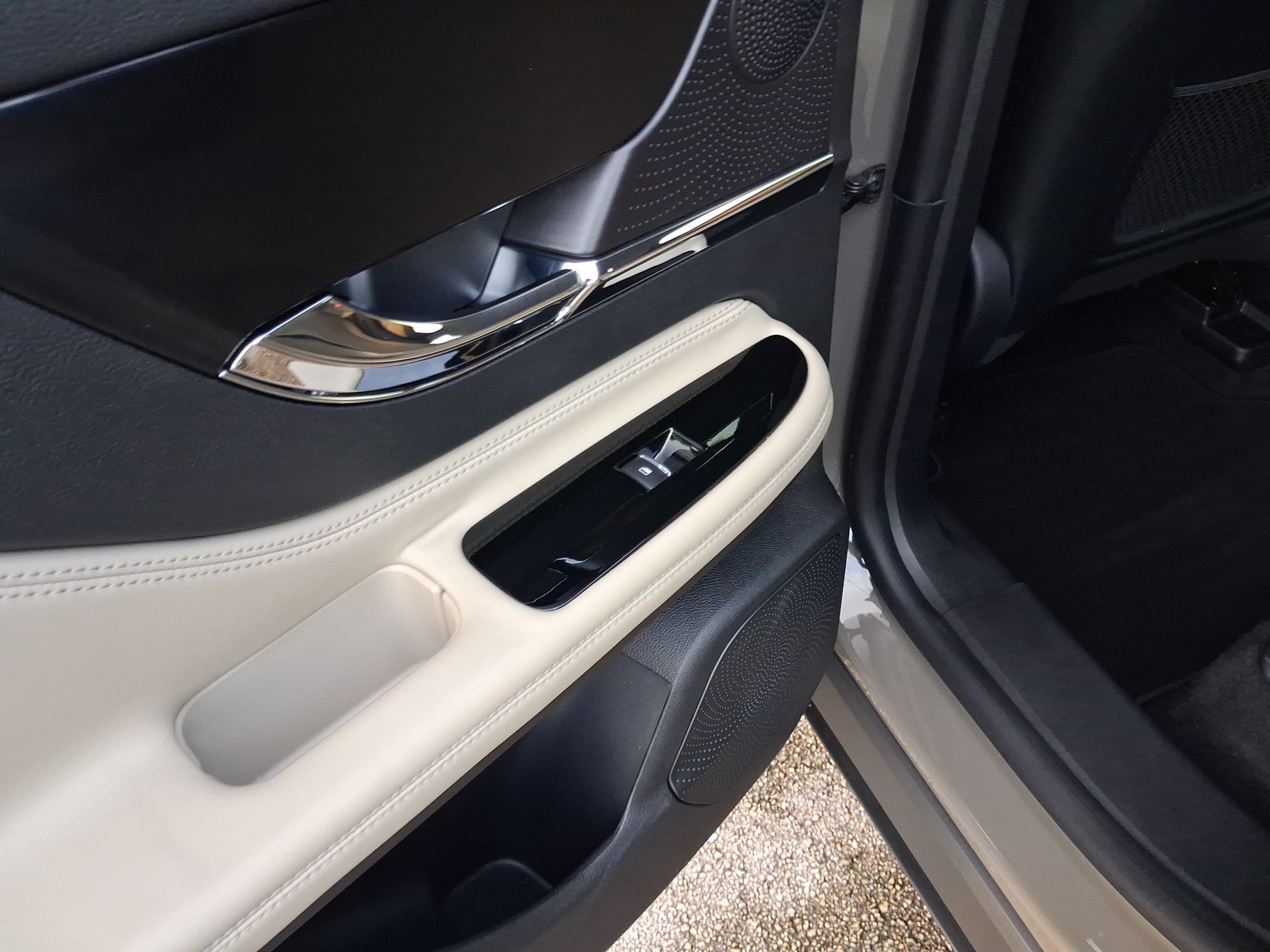 Certified 2025 Lincoln Corsair FWD image 10