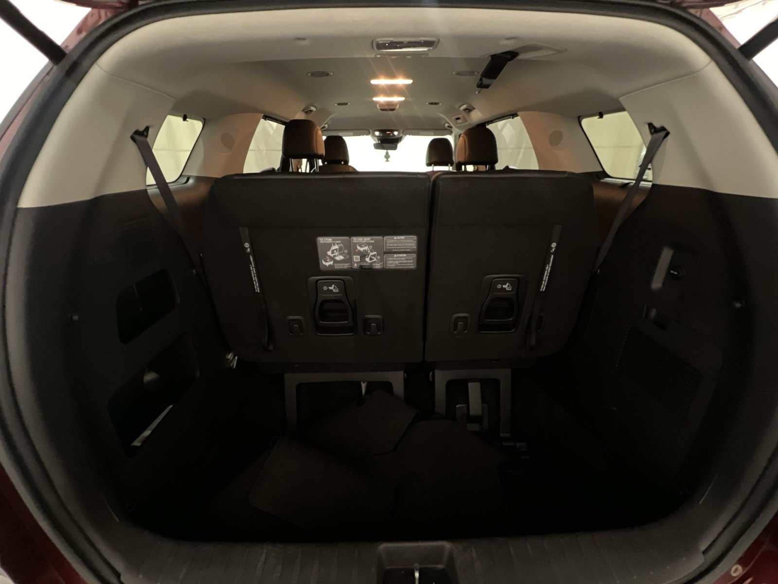 Used 2024 Kia Carnival EX FWD image 36