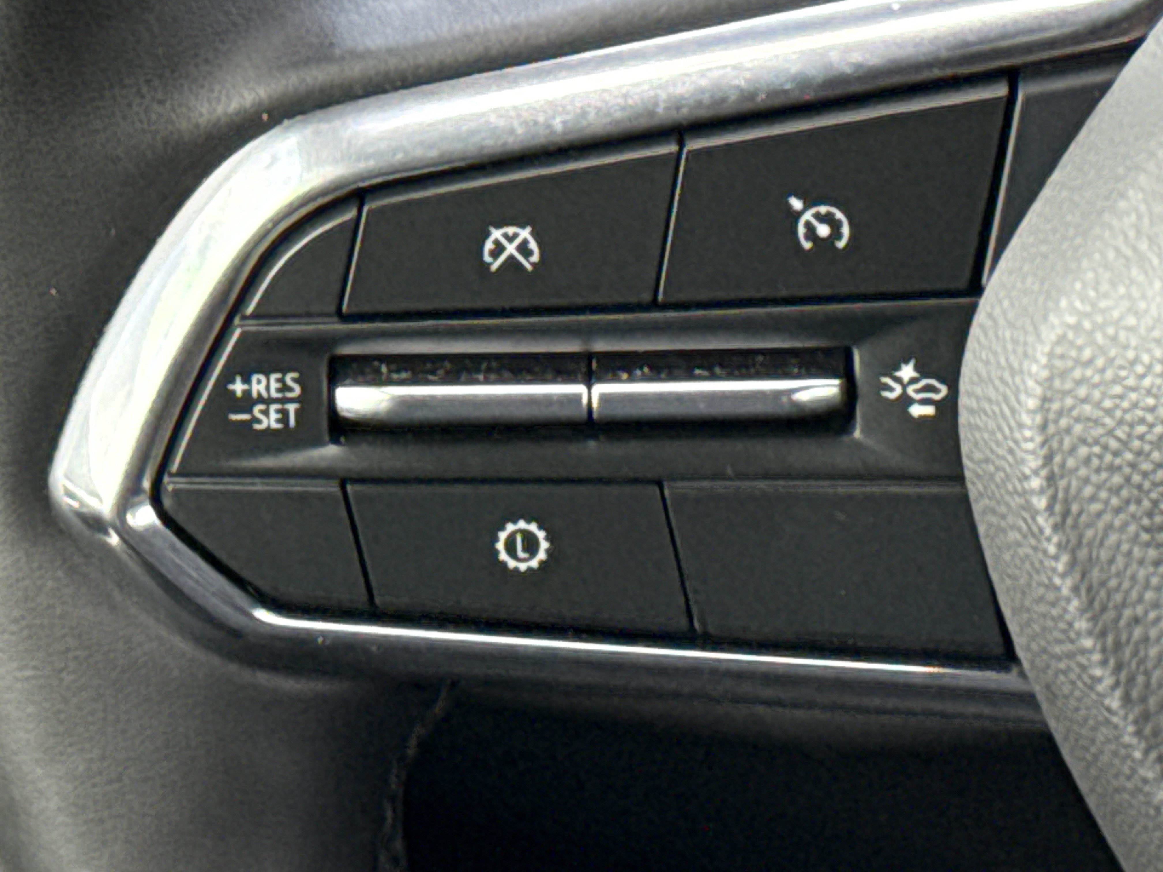 Used 2025 Chevrolet Tahoe Premier AWD/4WD image 19