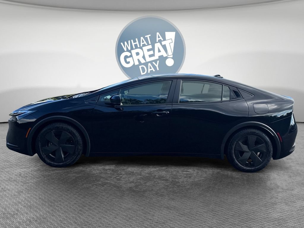 Used 2023 Toyota Prius LE FWD image 7