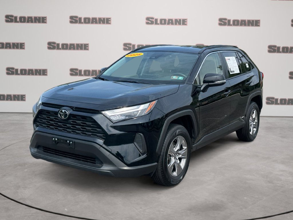 Used 2025 Toyota RAV4 XLE AWD/4WD image 1