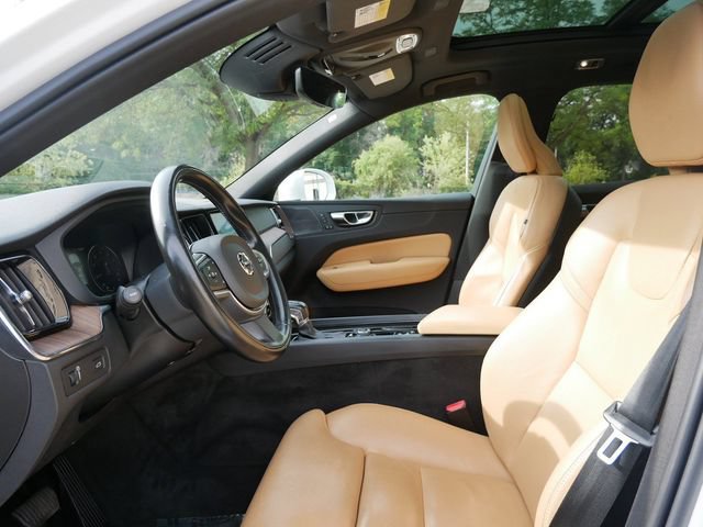 Used 2019 Volvo XC60 T5 Momentum w/ Multimedia Package AWD/4WD image 8