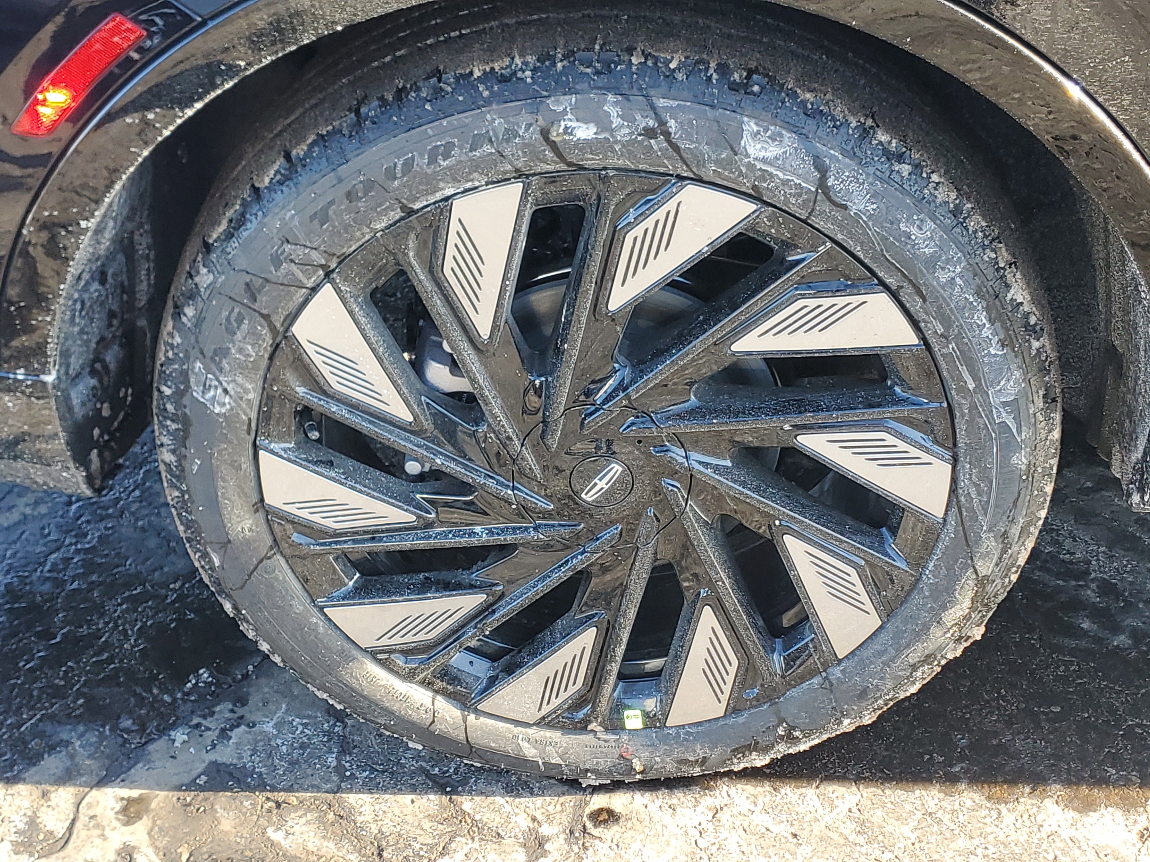 New 2026 Lincoln Nautilus Reserve w/ Jet Appearance Package image 5