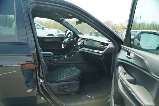 Used 2025 Jeep Grand Cherokee L Altitude image 21