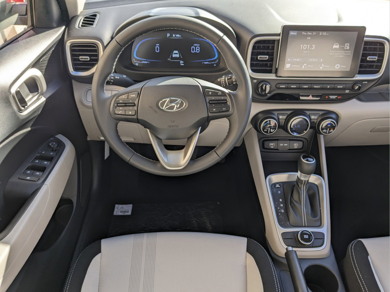 New 2025 Hyundai Venue SEL FWD image 14