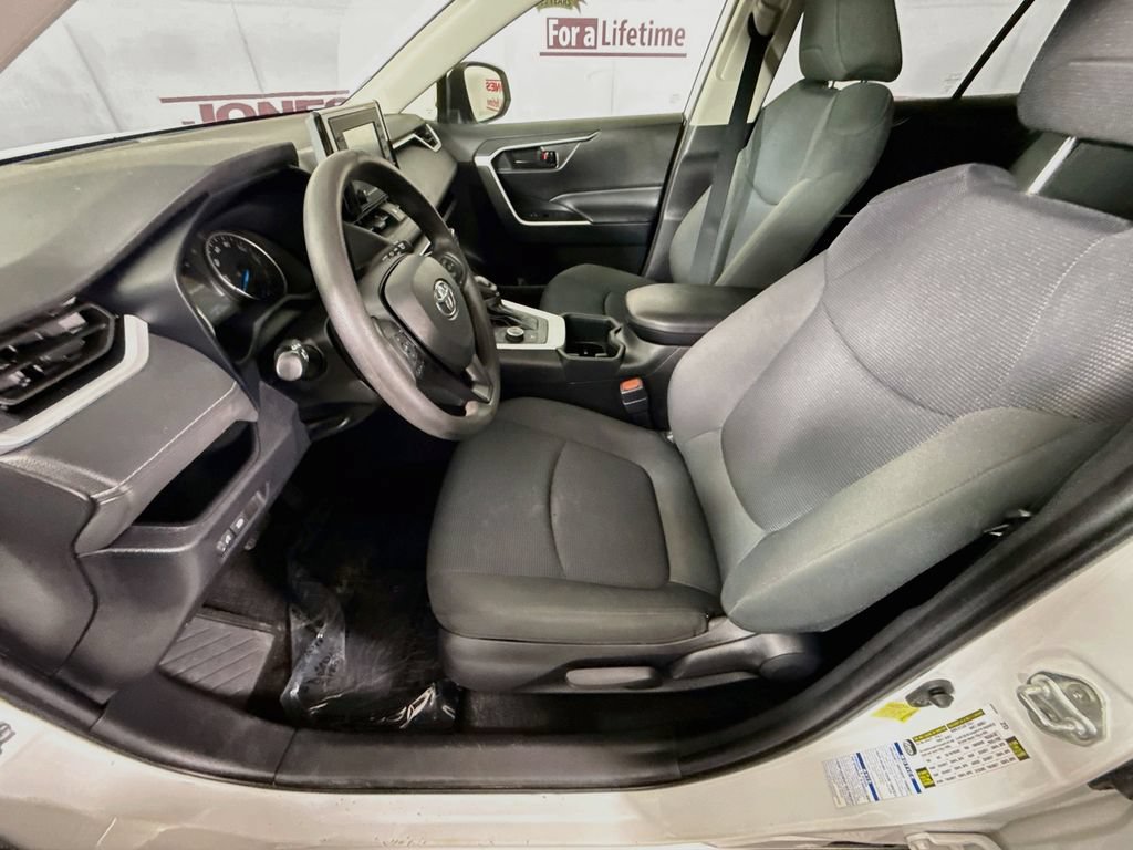 Certified 2022 Toyota RAV4 LE AWD/4WD image 24