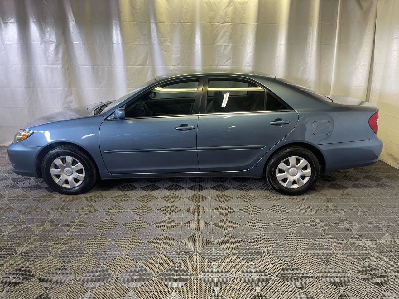Used 2002 Toyota Camry LE FWD image 5