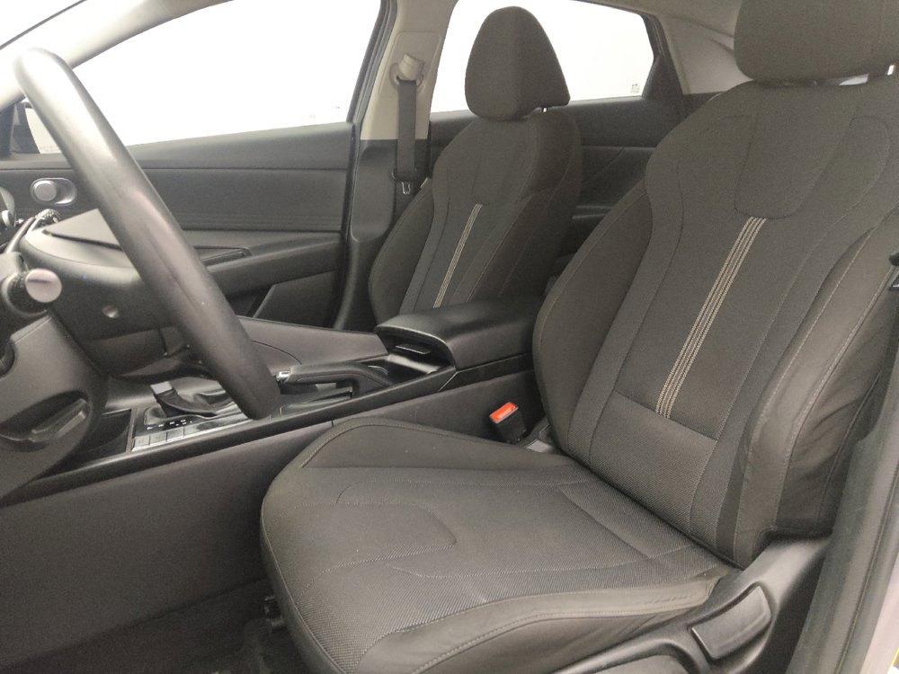 Used 2021 Hyundai Elantra SE image 17