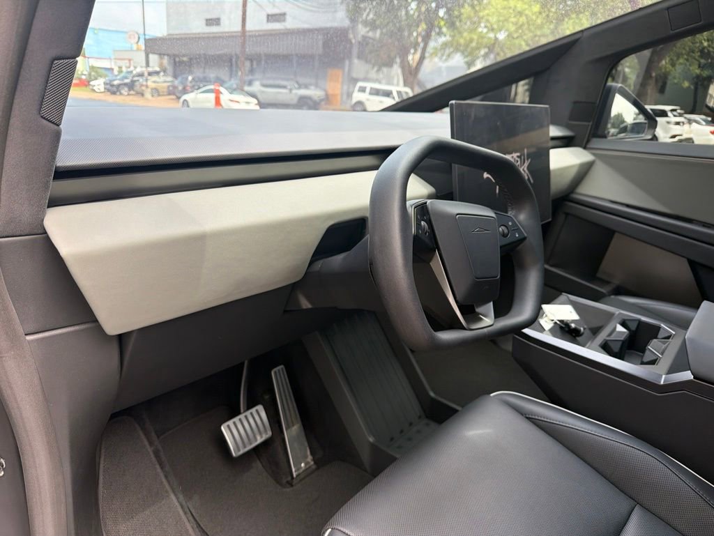 Used 2025 Tesla Cybertruck AWD Crew Cab image 9