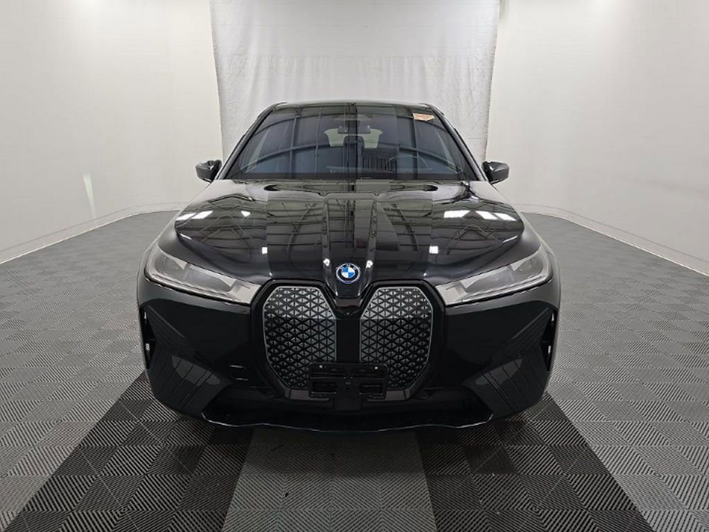 Used 2024 BMW iX xDrive50 w/ Sport Package AWD/4WD image 2