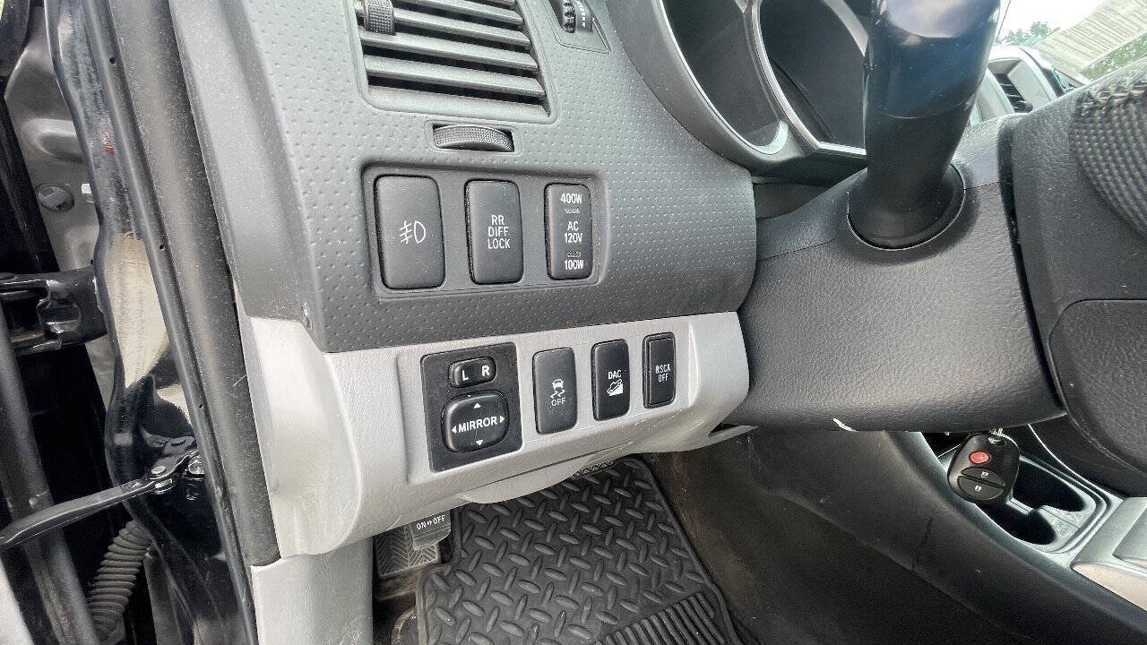 Used 2015 Toyota Tacoma 4x4 Double Cab w/ TRD Off-Road Package image 12