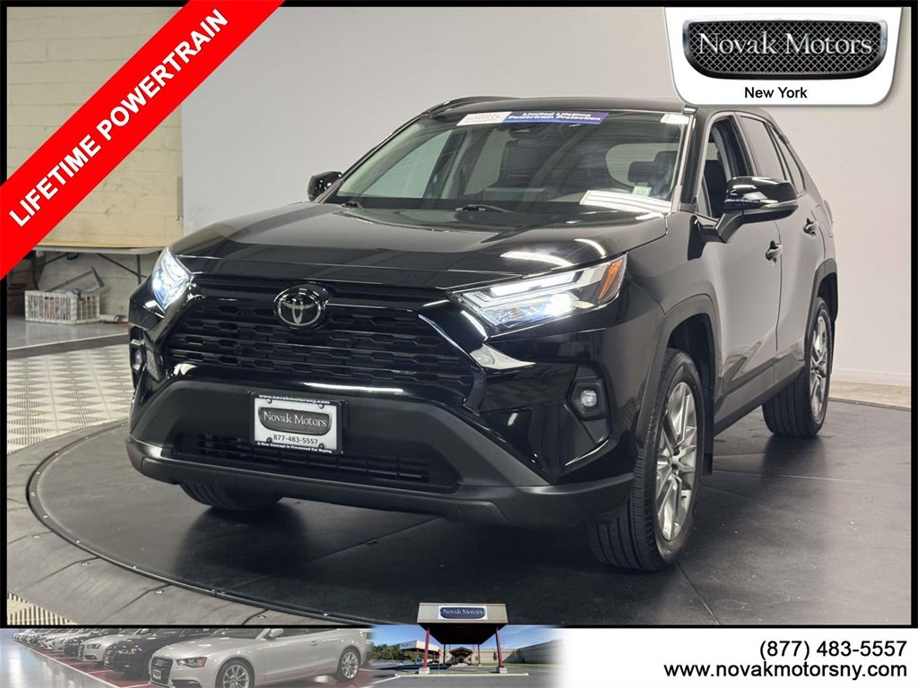 Used 2022 Toyota RAV4 XLE Premium image 4