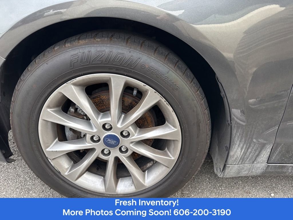 Used 2017 Ford Fusion SE w/ Fusion SE Technology Package image 8