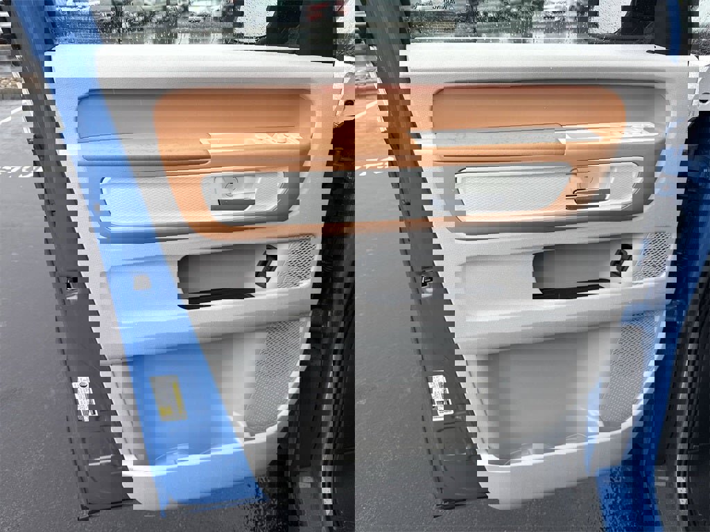 New 2025 Volkswagen ID. Buzz 1st Edition image 23