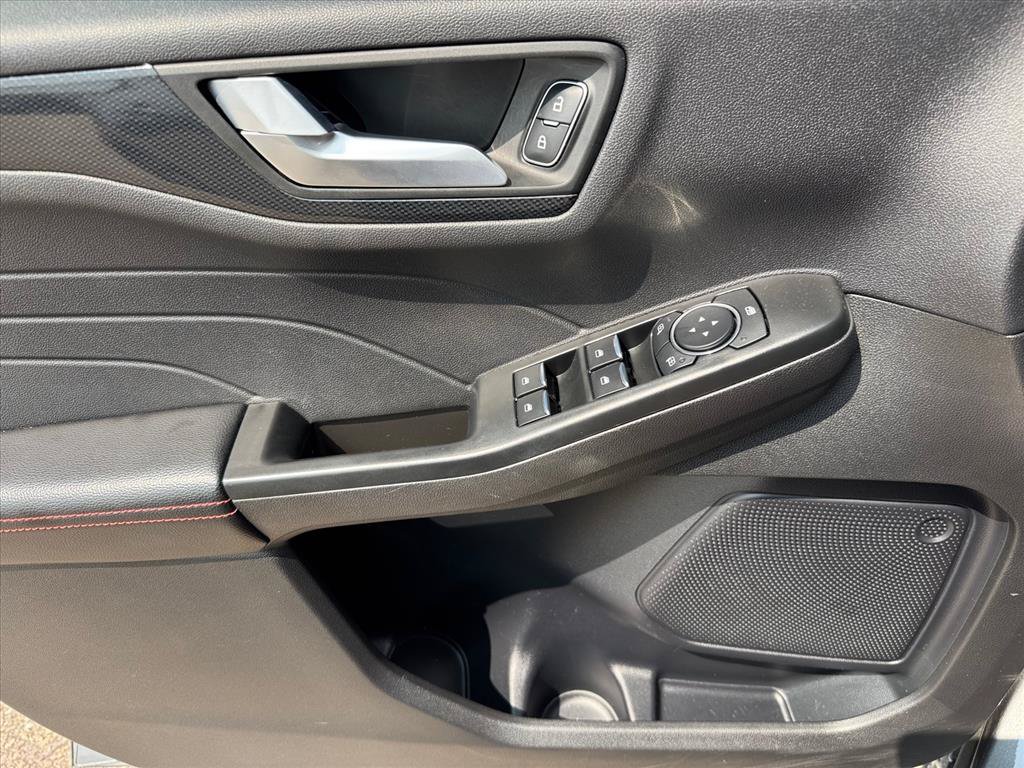 Used 2025 Ford Escape ST-Line FWD image 19
