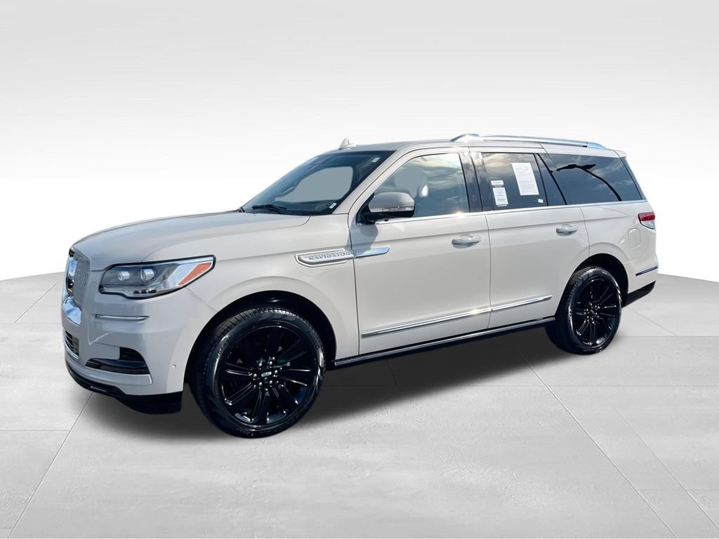 Used 2024 Lincoln Navigator Reserve AWD/4WD image 4
