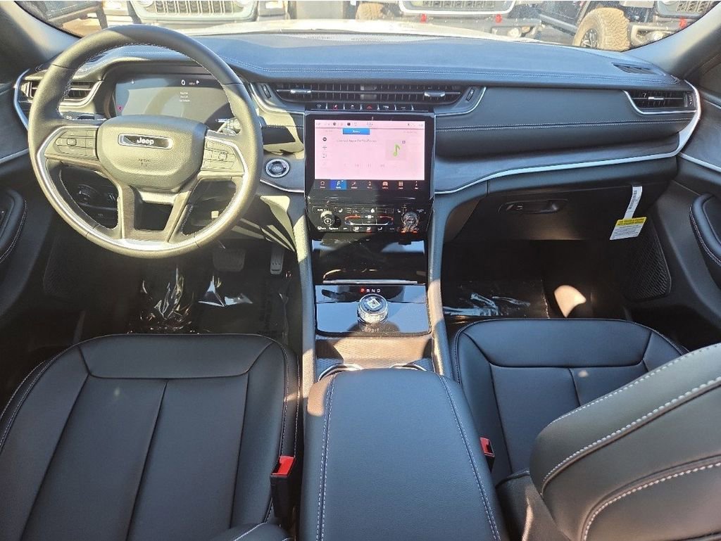 New 2025 Jeep Grand Cherokee Limited image 16