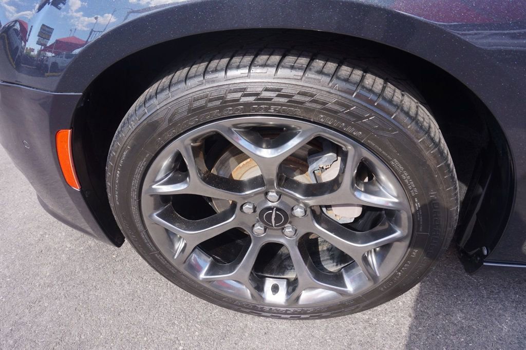 Used 2018 Chrysler 300 S w/ 300S Premium Group RWD image 11